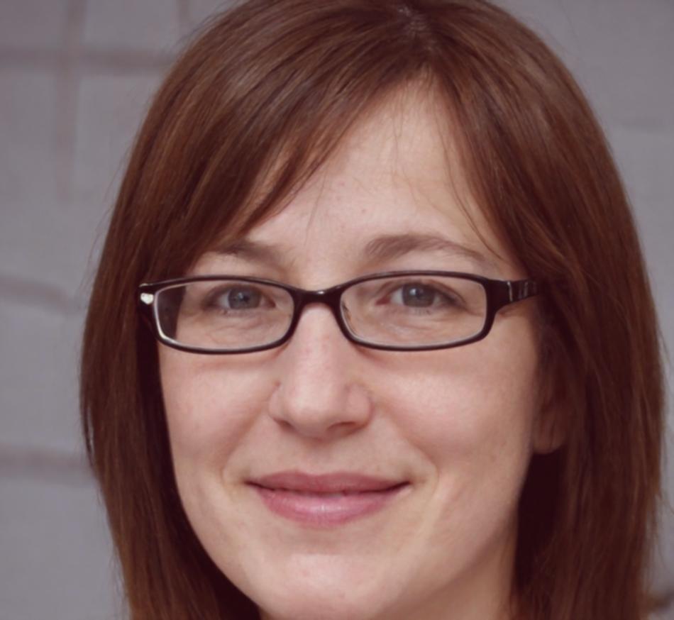 Portrait de Solène Mercier, instructrice SEO contenu et stratégie